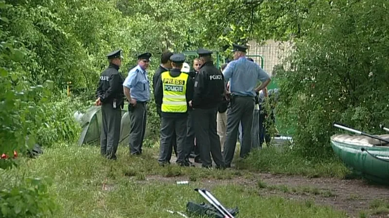 Policisté na místě tragédie