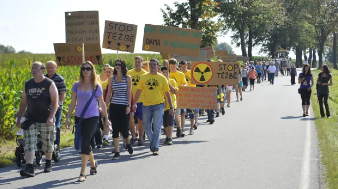 Proti uranu demonstrovali v Brzkově už v září
