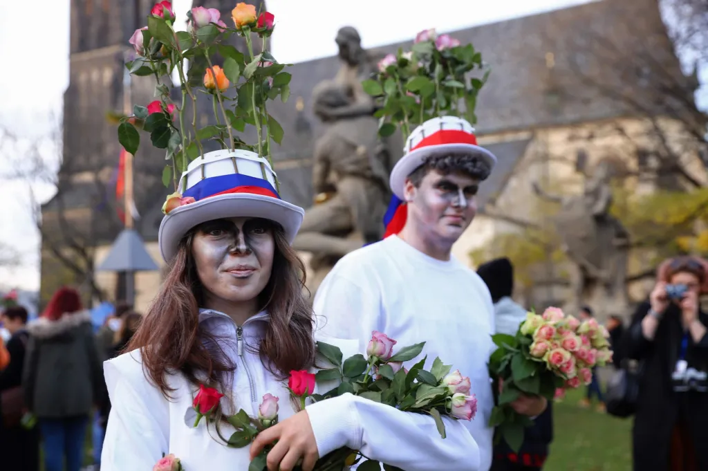 Oslavy 17. listopadu v pražských ulicích