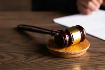 Soud nepravomocně potrestal insolvenčního správce šesti lety vězení