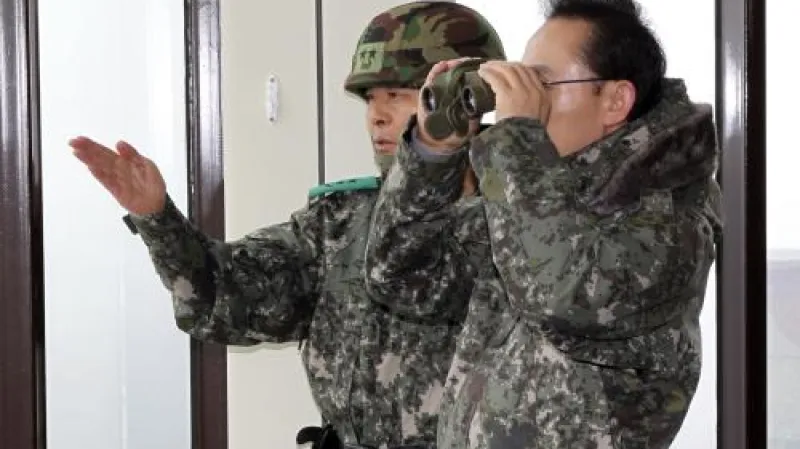 I Mjong-Bak (vpravo)