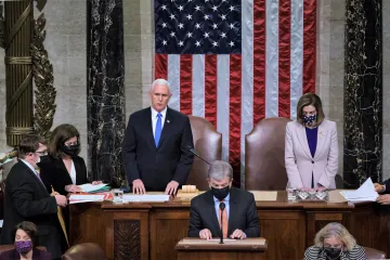 Kongres potvrdil Bidenovo vítězství. Trump slíbil spořádané předání moci