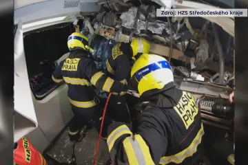 U Českého Brodu se srazily vlaky. Strojvedoucí jednoho zemřel, zranění utrpělo 35 lidí