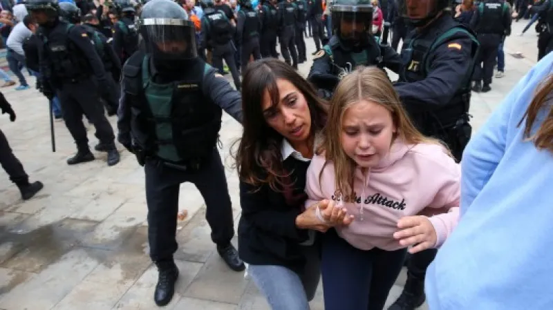 Policejní zásah v Sant Julia de Ramis,  Autor: Albert Gea,  Zdroj: Reuters