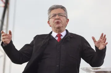 Le Penové „šlape na paty“ Mélenchon. Kampaň cílí na chudinské čtvrti plné migrantů