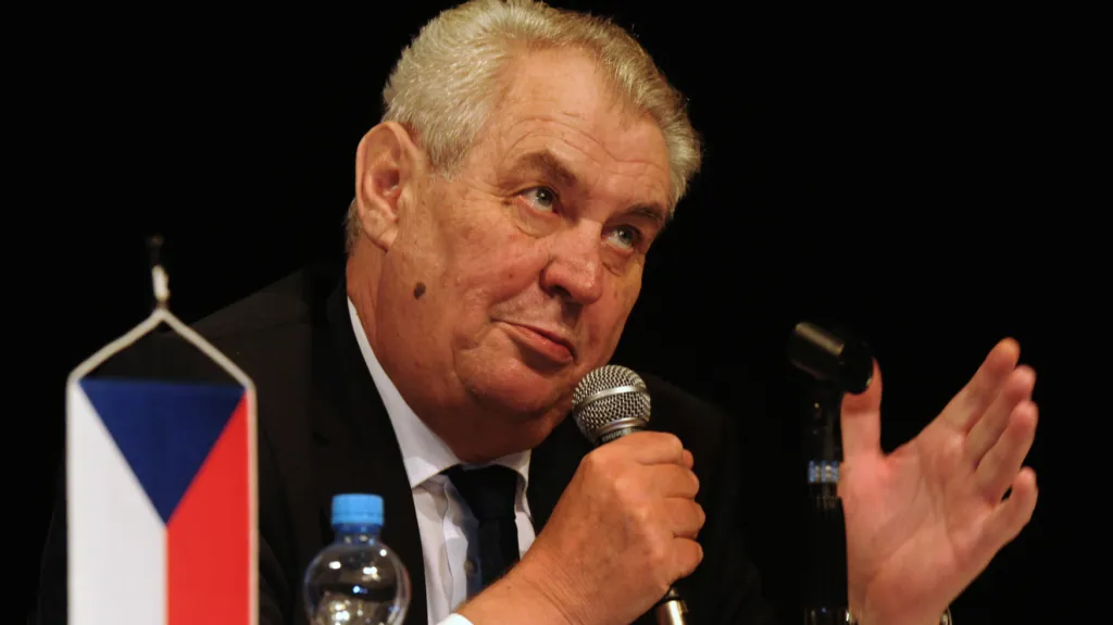 Miloš Zeman během cesty po Ústeckém kraji - snímek z 8. prosince