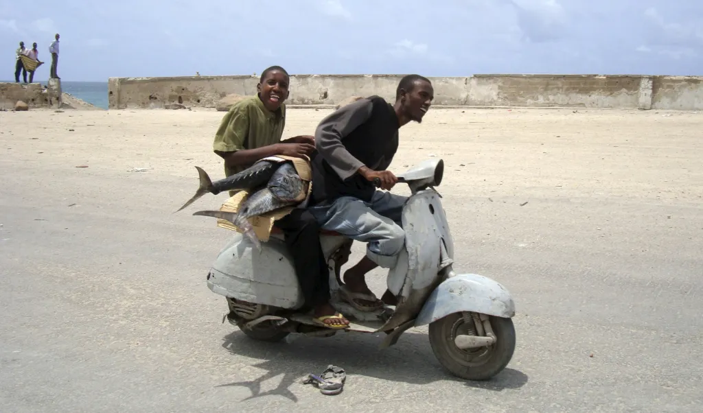 Nový skútr tak dostal typický tvar, který mu přinesl také jméno. „Sembra una vespa! (To vypadá jako vosa!),“ prohlásil Enrico Piaggio, když uviděl prototyp označený MP6