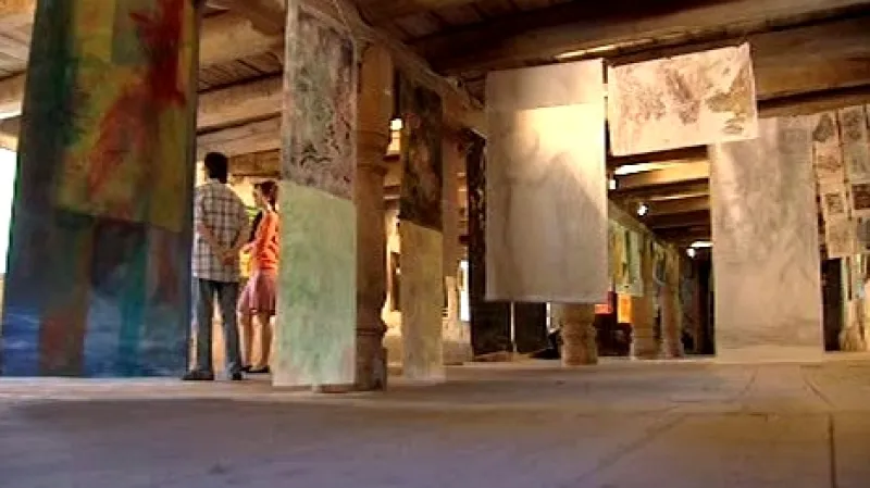 Bývalá zámecká sýpka v Čečovicích slouží jako galerie