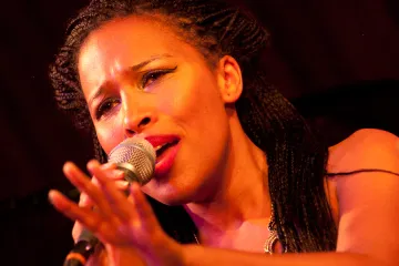 Jazz, gospel a koledy - to je Melanie Scholtz