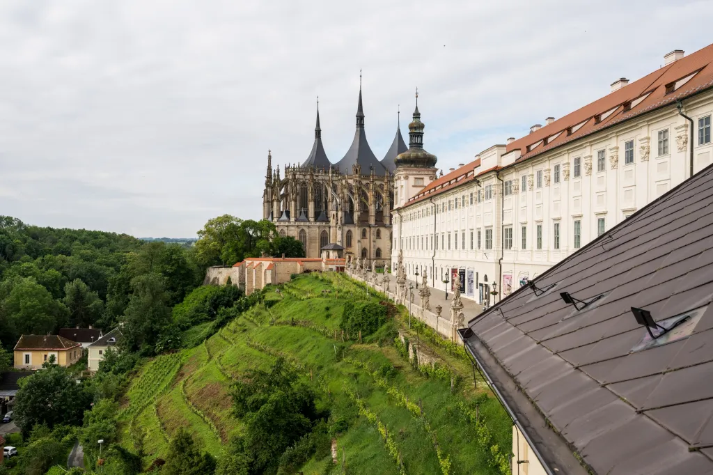 Chrám svaté Barbory je římskokatolický filiální kostel v Kutné Hoře. Z architektonického hlediska se jedná o pětilodní gotickou katedrálu