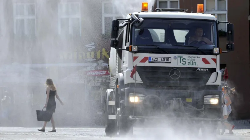 Tropická vedra - kropení ve městě