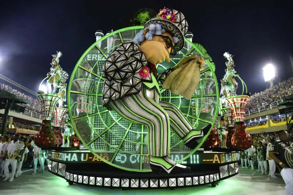 Přehlídka tanečních škol na Sambodromu během karnevalu v Riu 2018