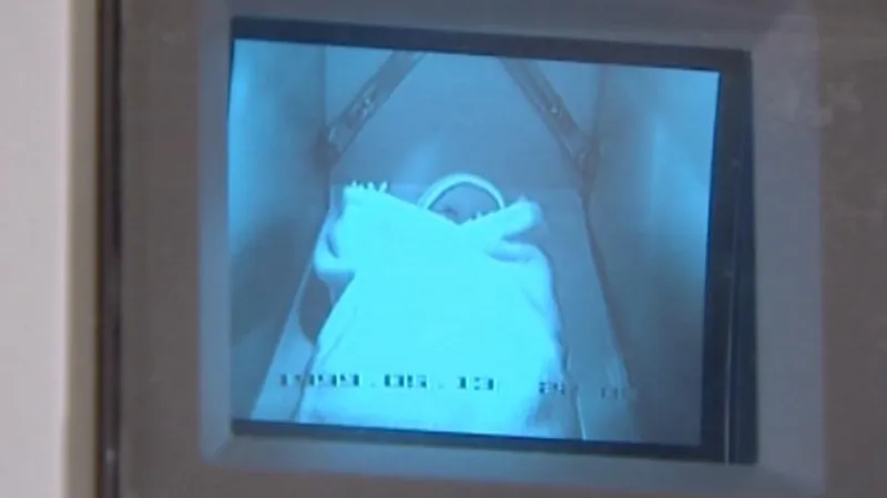 Kamerový záznam z babyboxu