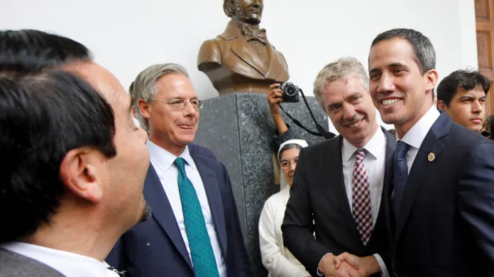 Velvyslanec Kriener a opoziční vůdce Guaidó na únorovém setkání s diplomaty zemí EU