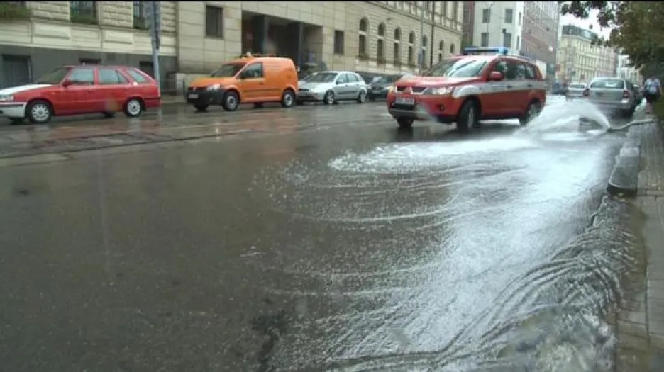 Přívalové deště řádily v ulicích Brna