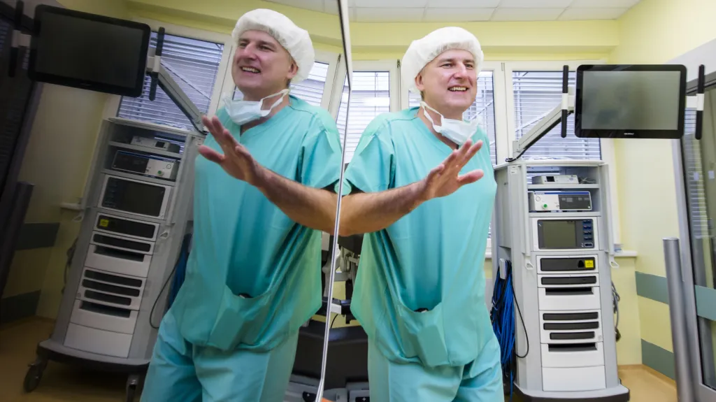 Přednosta urologické kliniky Fakultní nemocnice Hradec Králové Miloš Broďák