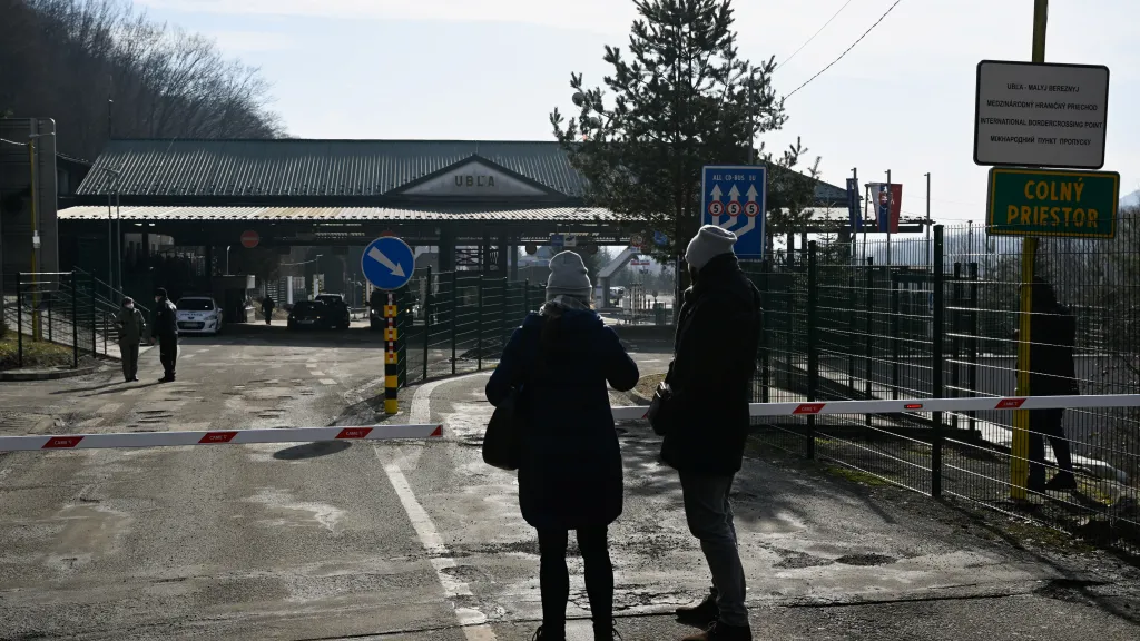 Hraniční přechod v obci Ubla na Slovensku těsně po spuštění ruské války proti Ukrajině (25. února 2022)