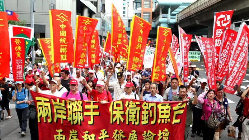 Protesty tisíců obyvatel Tchajwanu v Taipei proti japonskému záboru ostrovů