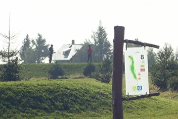 Reportéři ČT: Bydlet mezi dvěma golfovými odpališti není žádný med