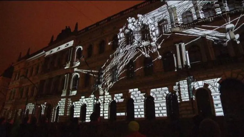 Vizuální show na budově Akademie věd