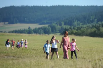 Sokolov dá peníze na školy v přírodě. Mají posílit vzájemné vztahy po covidové izolaci
