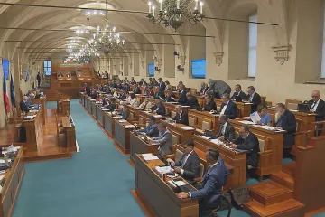 Senát za Fialovy vlády vrátil sněmovně jen 24 zákonů
