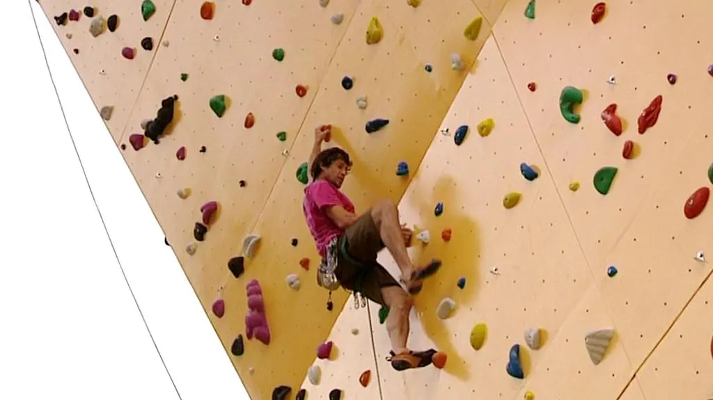 Součástí areálu je i horolezecká stěna