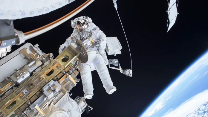 Astronaut Tim Kopra ve vesmíru