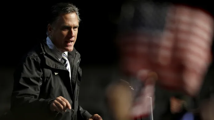 Romney na jednom z posledních mítinků