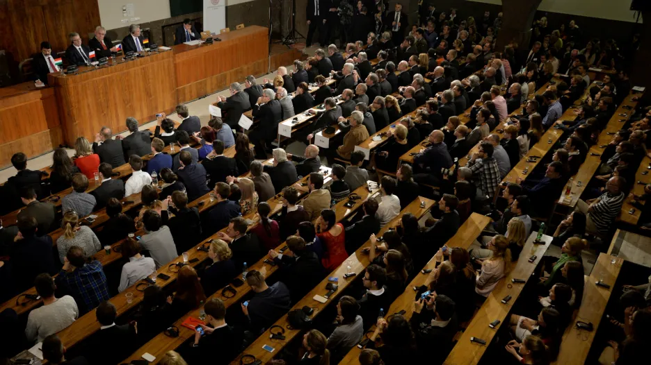 Debata k výročí 17. listopadu na Právnické fakulě UK