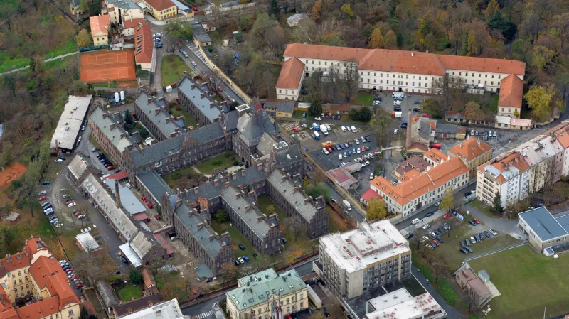 Porodnice U svatého Apolináře