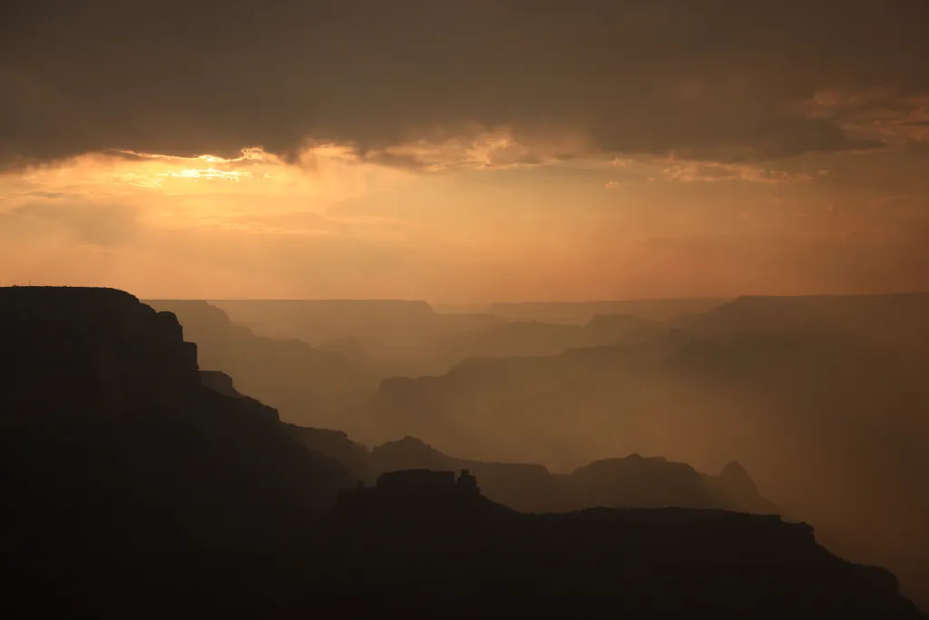 Grand Canyon v Arizoně zasáhl požár