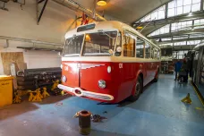 Trolejbusy brázdí Pardubice 70 let. Město plánuje síť rozšířit