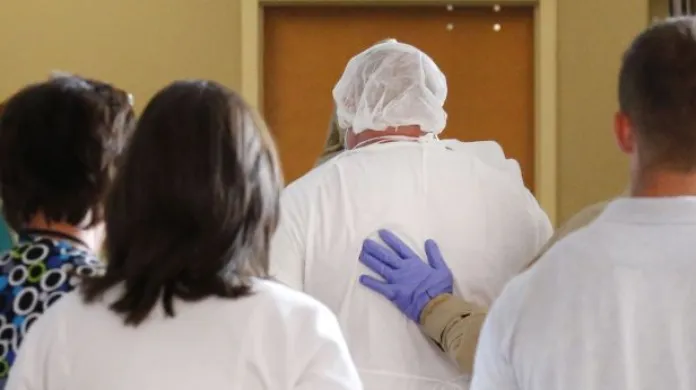 Ebola v USA: Nemocnice se omlouvá za pochybení