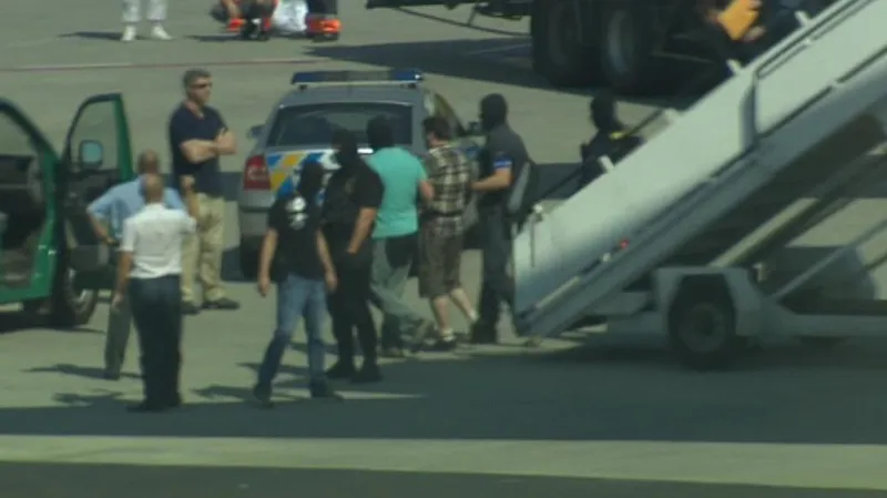 Události: Letadlo s Dahlgrenem přistálo před polednem v Praze