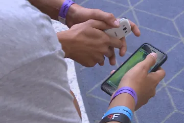 Skoro šedesát procent dospívajících se podle výzkumu setkalo s nenávistí na internetu