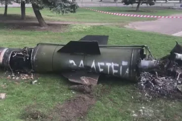 Mezinárodní vyšetřovatelé zkoumají útok na nádraží v Kramatorsku. Štáb ČT natáčel u místních