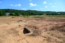 Pod budoucí dálnicí D6 na Lounsku našli archeologové pravěké sídliště