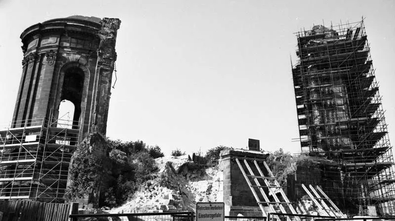 Trosky Frauenkirche v roce 1991