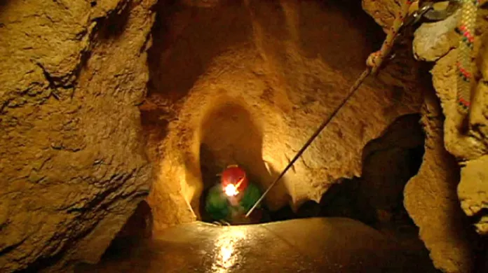 Záchranná akce v jeskyni Riesending-Schachthöhle