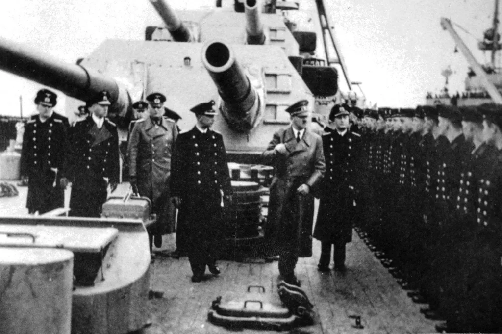 Rychle a vcelku neslavně tak skončila loď, jejíž spuštění na vodu přilákalo v únoru 1939 do hamburského přístavu na 60 tisíc lidí. Ve slavnostní den promluvil sám říšský vůdce Adolf Hitler a nejmohutnější plavidlo německého námořnictva pokřtila Dorothea von Löwenfeldová, vnučka „železného kancléře“ Otty von Bismarcka