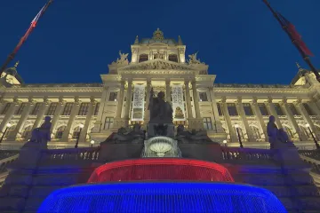 Ekonomická pomoc není dostatečná, kritizovala v superdebatě opozice. Podle koalice kabinet krizi zvládá 