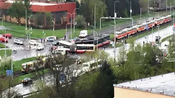 Nehoda tramvaje v pražských Modřanech