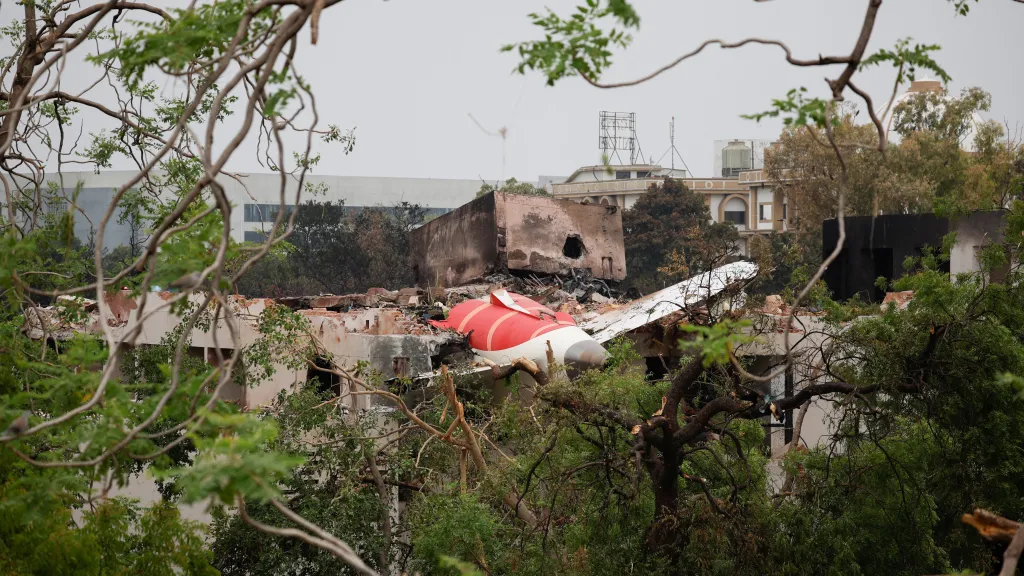 Trosky havarovaného letadla společnosti Air India