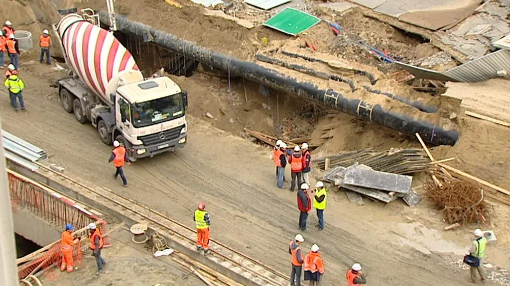 Díra ve varšavské ulici