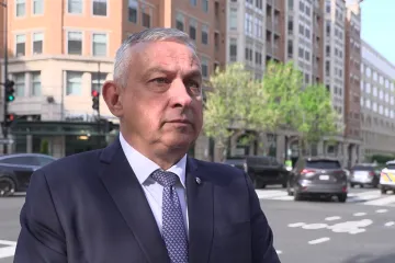 Telefony používám tak, aby se mi do nich nikdo nemohl nabourat, říká Síkela