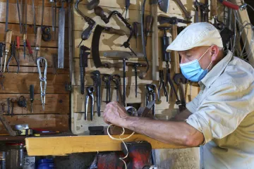 OSVČ by mohly dostávat kompenzační bonus i peníze z Antiviru, Senát upravil novelu