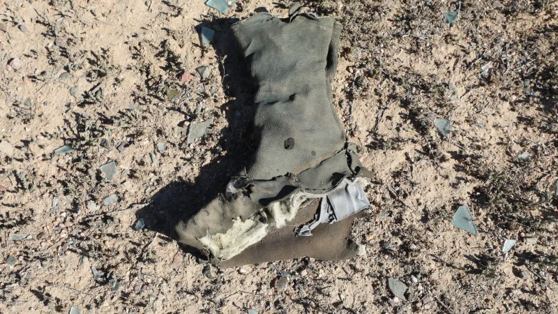 Nalezené artefakty vypovídají o životě v táboře. Na snímku je zimní obuv