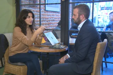 Kritika ofenzivy v Sýrii se v Turecku neodpouští. Úřady proti provinilcům uplatňují protiteroristický zákon