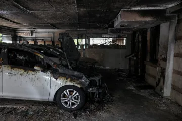 Žháři při útocích v Soluni zabili matku političky řecké vládní strany